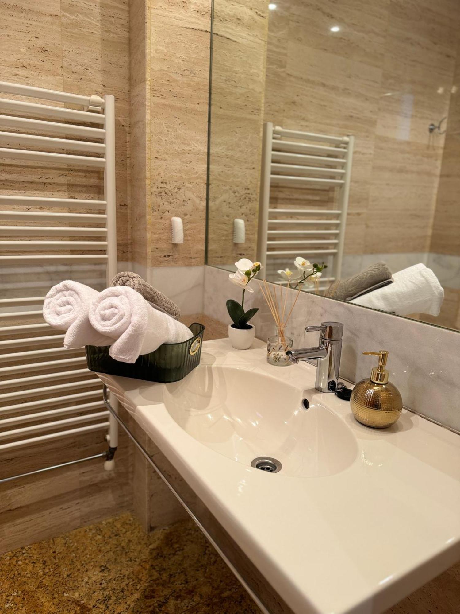 Habitaciones De Lujo Con Hermosas Vistas A La Cuidad Burgo Exterior foto